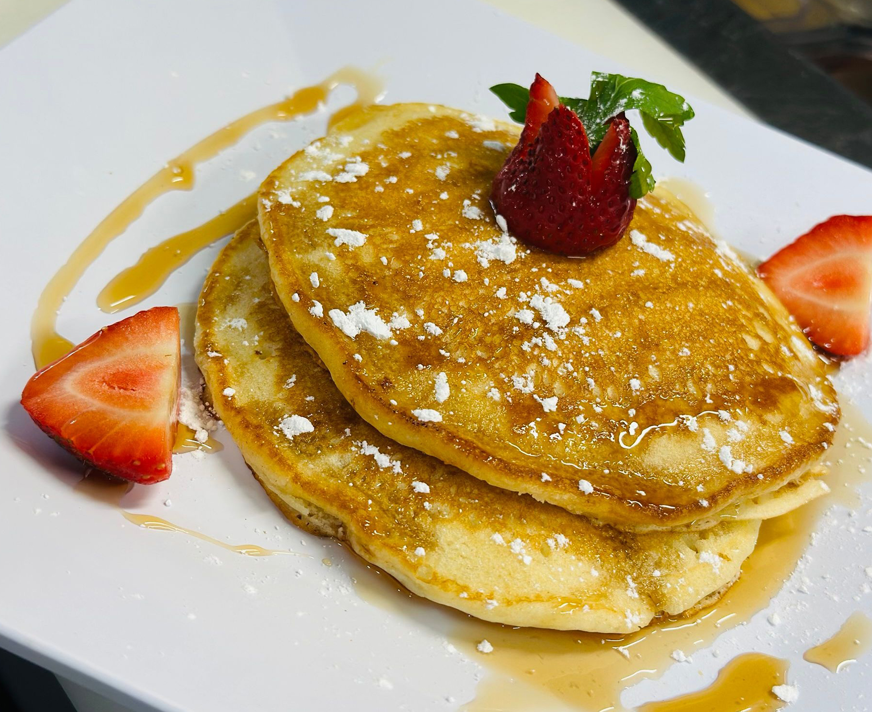 breakfast-pancakes-strawberries